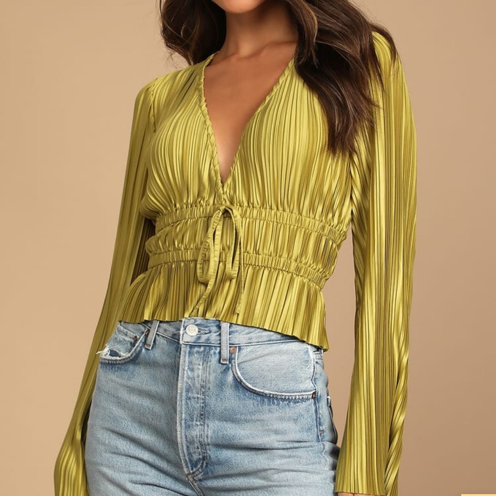 Lulu's Olive Green Pleated V-Neck Long Sleeve Top